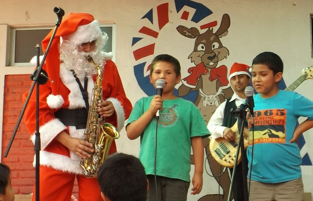 Viejito_Pascuero_saxofonista_para_eventos_Santiago_saxo.cl